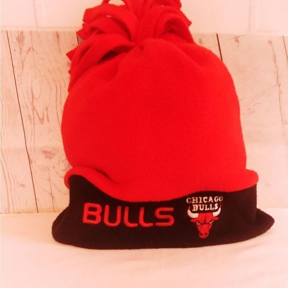 Chicago Bulls Logo Cap Flannel Red and Black - Picture 1 of 4